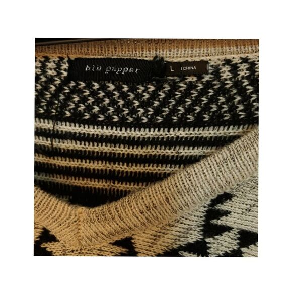 Women's Poncho Shawl with Fringe by Blu Pepper Size L EUC - Picture 5 of 6